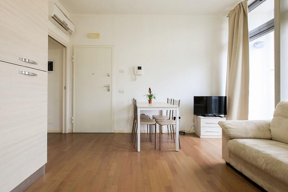 Red Line Apartments Milano Exterior photo